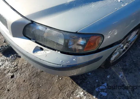 2001 Volvo V70 T5 z USA, uszkodzony, nr VIN YV1SW53D111008438